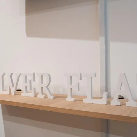 아파트 The Silver Flat